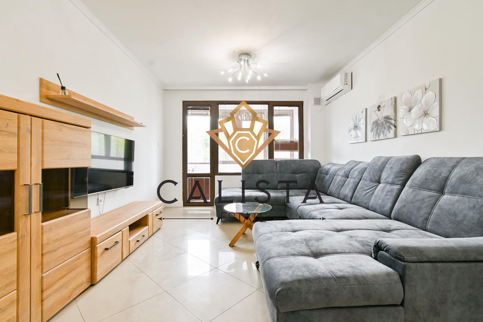Тристаен, 100 м², Снимка 1