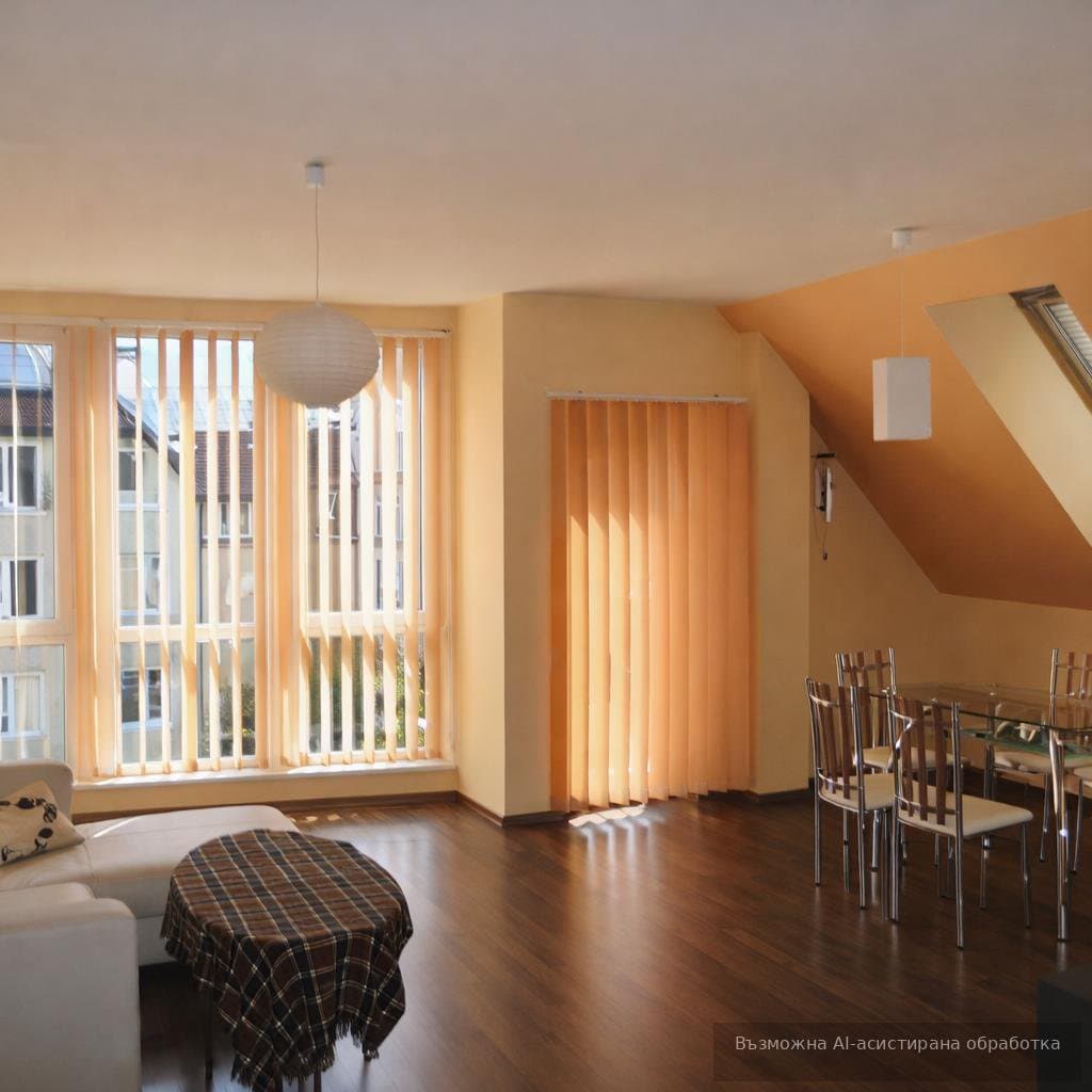 Тристаен, 120 м², Снимка 1