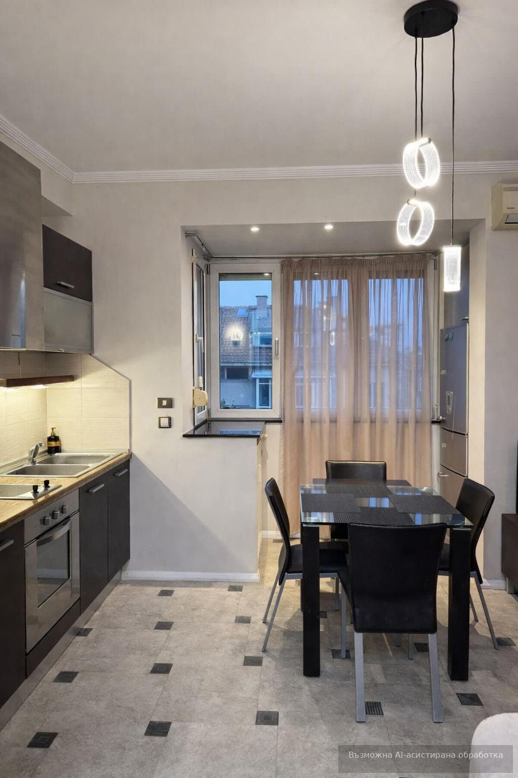 Тристаен, 60 м², Снимка 1
